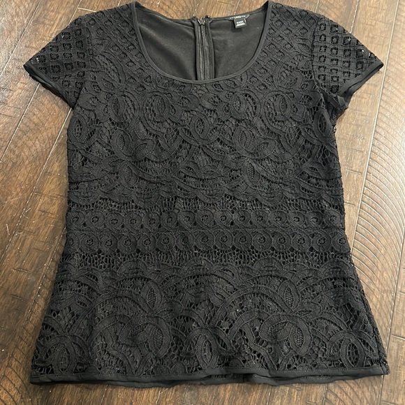 Ann Taylor Petite Black Lace Crochet short sleeve top fully lined w back zip - Picture 2 of 14